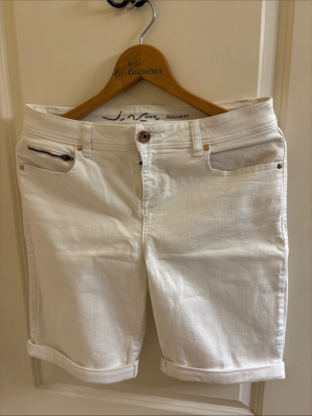 INC White Denim Regular Fit Women's Shorts